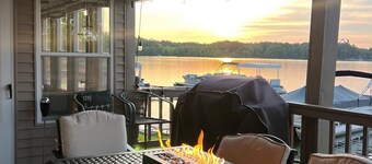 Live & Love Life on the Lake at Sunset Cottage!