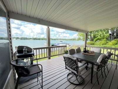 Live & Love Life on the Lake at Sunset Cottage!