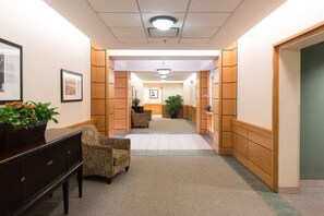 Lobby - Beautiful Central Sq 1BR, nr Charles River, by Blueground (Cambridge)