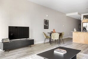 Interior - Beautiful Central Sq 1BR, nr Charles River, by Blueground (Cambridge)