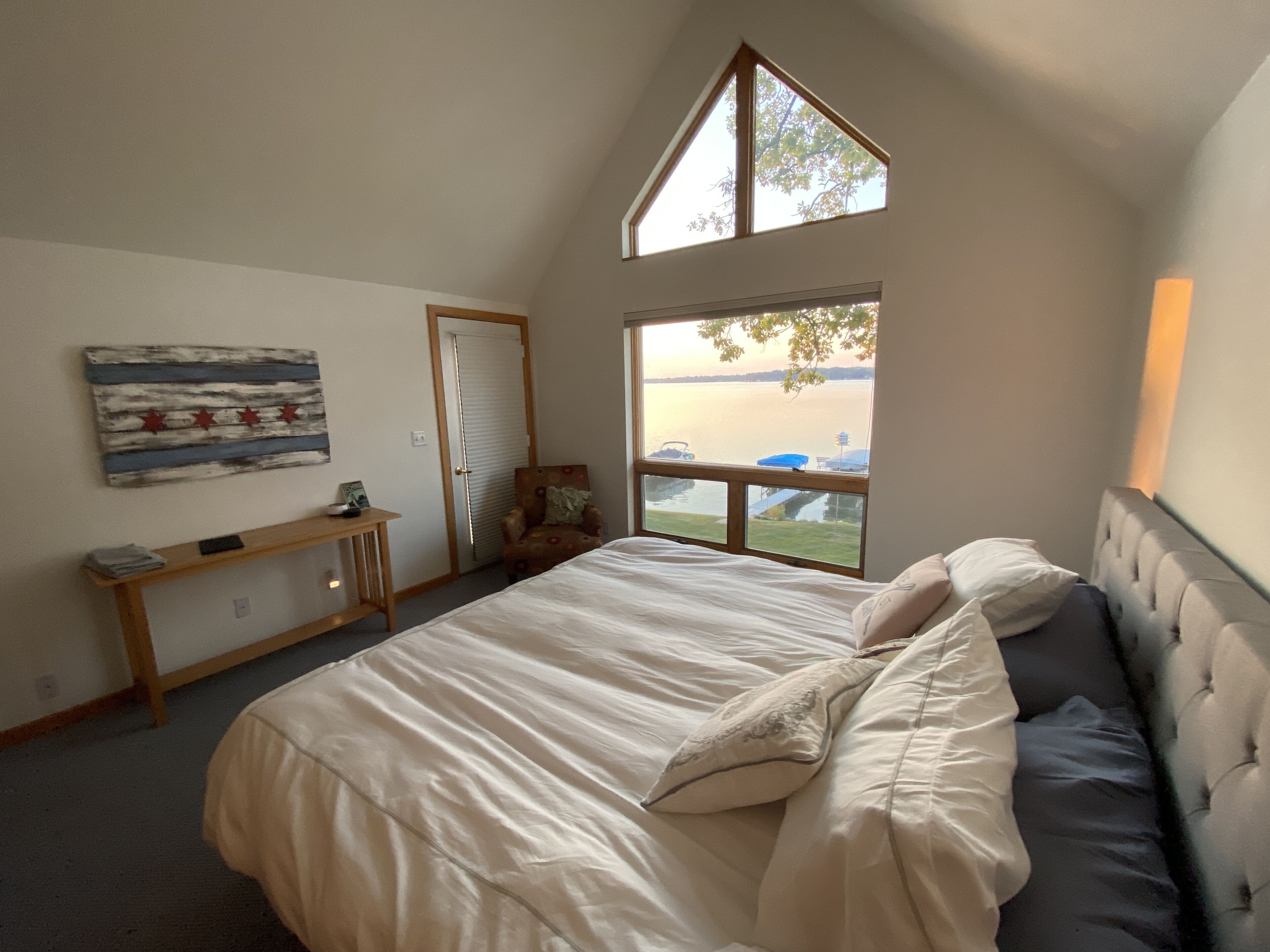 Family Friendly Lakehouse - Directly on the lake with spacious pier