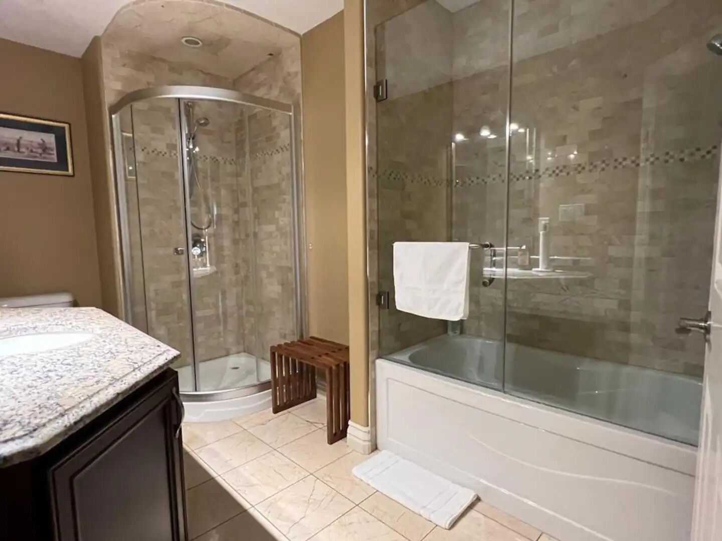 Estate by city of Cambridge on 5 acres, 6 bedrooms, pool, tennis court & more