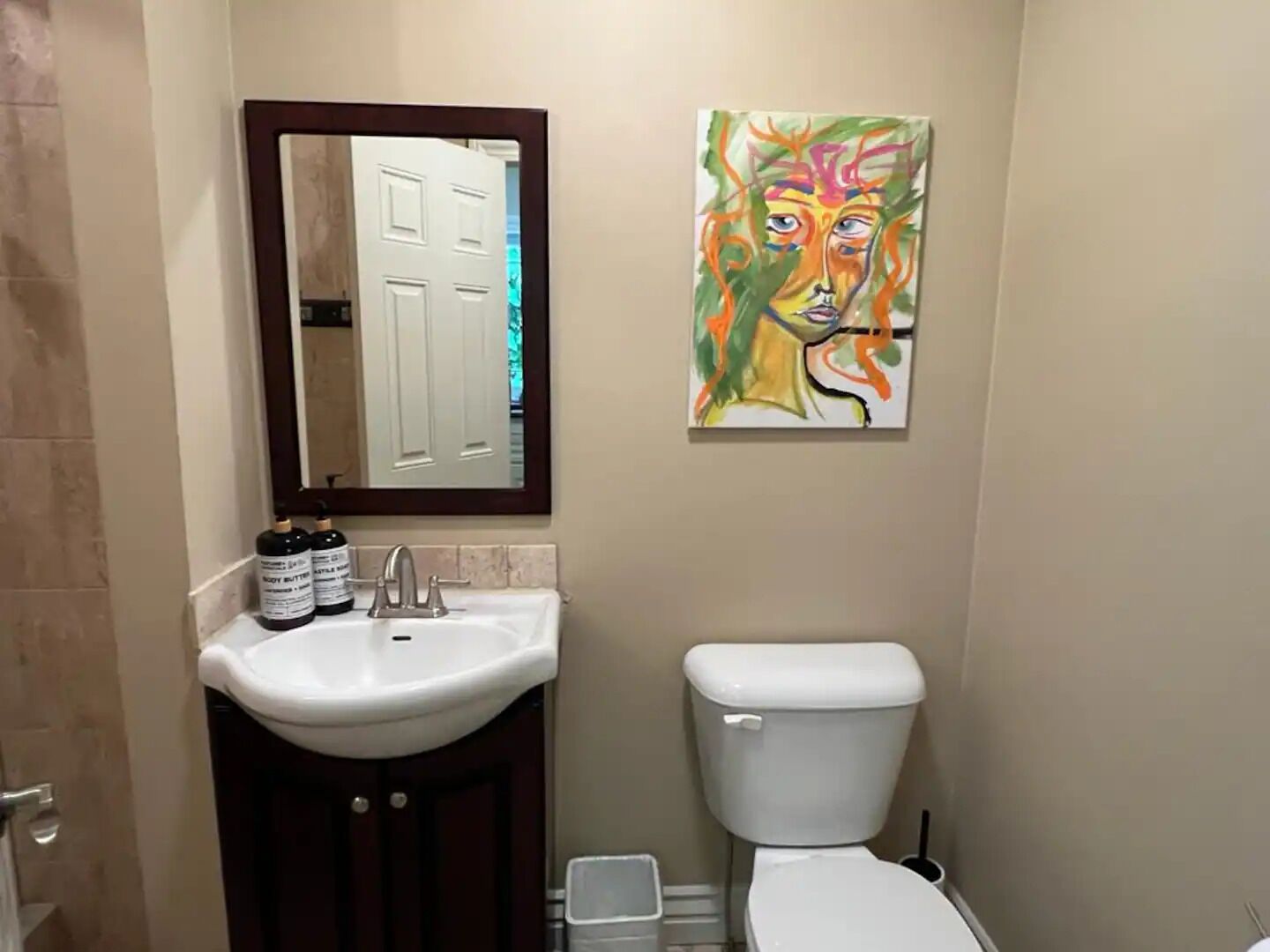 Estate by city of Cambridge on 5 acres, 6 bedrooms, pool, tennis court & more