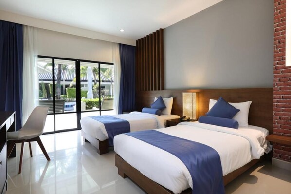 1 bedroom, desk, free WiFi - Phuket Town, 7 km from Chinpracha House, Room with pool access. (Phuket)