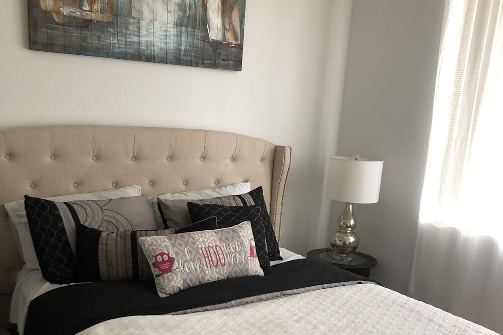 1 bedroom w//private bath at 2 bed apt. Shared kitchen and livingroom