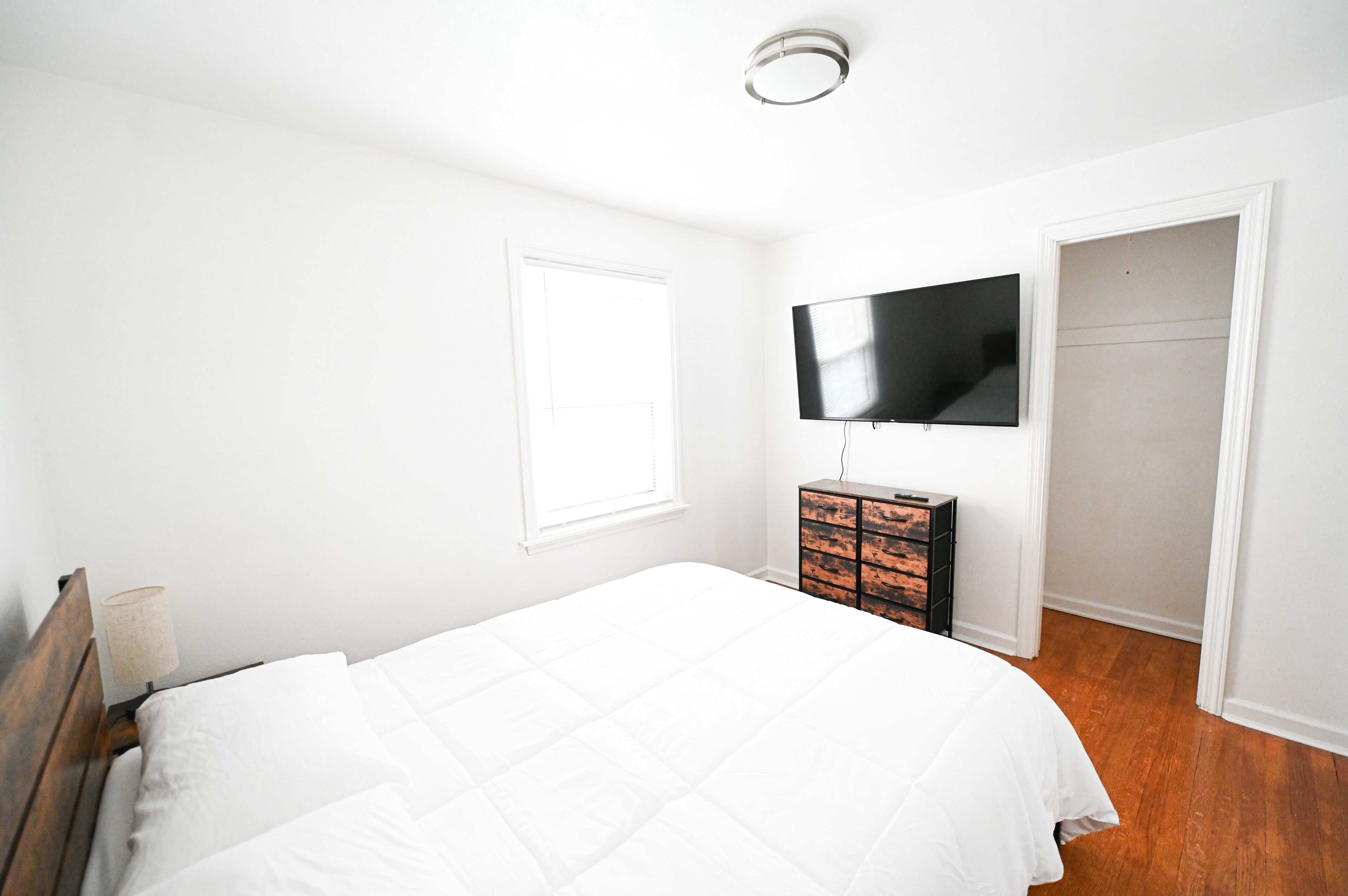 Charming Home w Fireplace minutes to Notre Dame