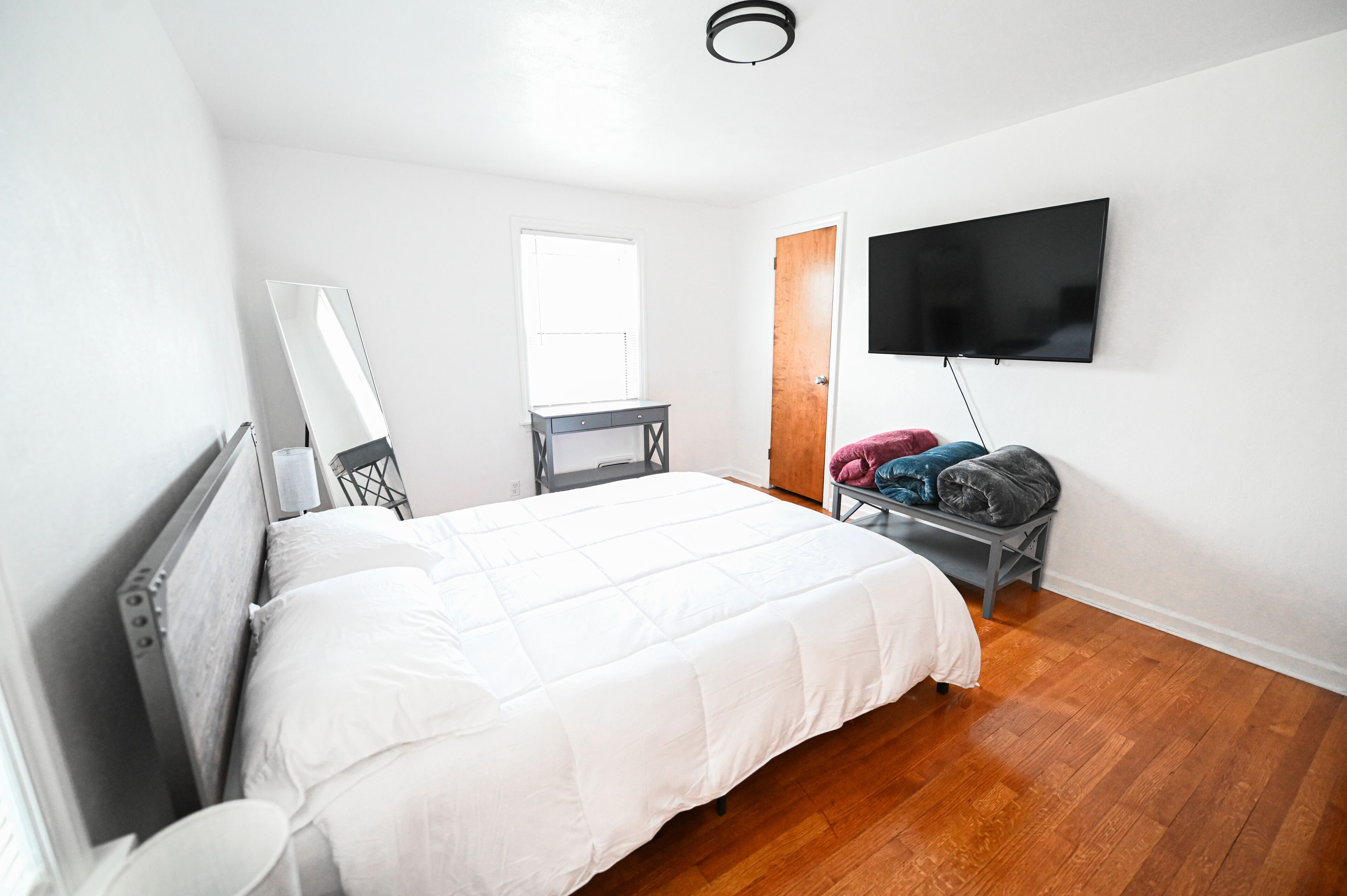 Charming Home w Fireplace minutes to Notre Dame