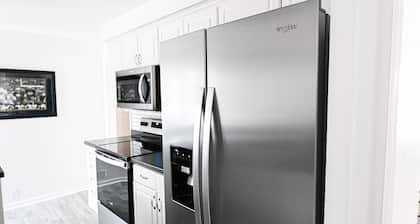 SB Home w Fireplace minutes to Notre Dame. Sleeps 6