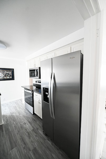 SB Home w Fireplace minutes to Notre Dame. Sleeps 6