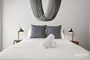 4 Schlafzimmer, Schreibtisch, Bügeleisen/Bügelbrett, kostenloses WLAN