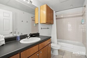  milieuvriendelijk toiletgerief, een haardroger, handdoeken, zeep
