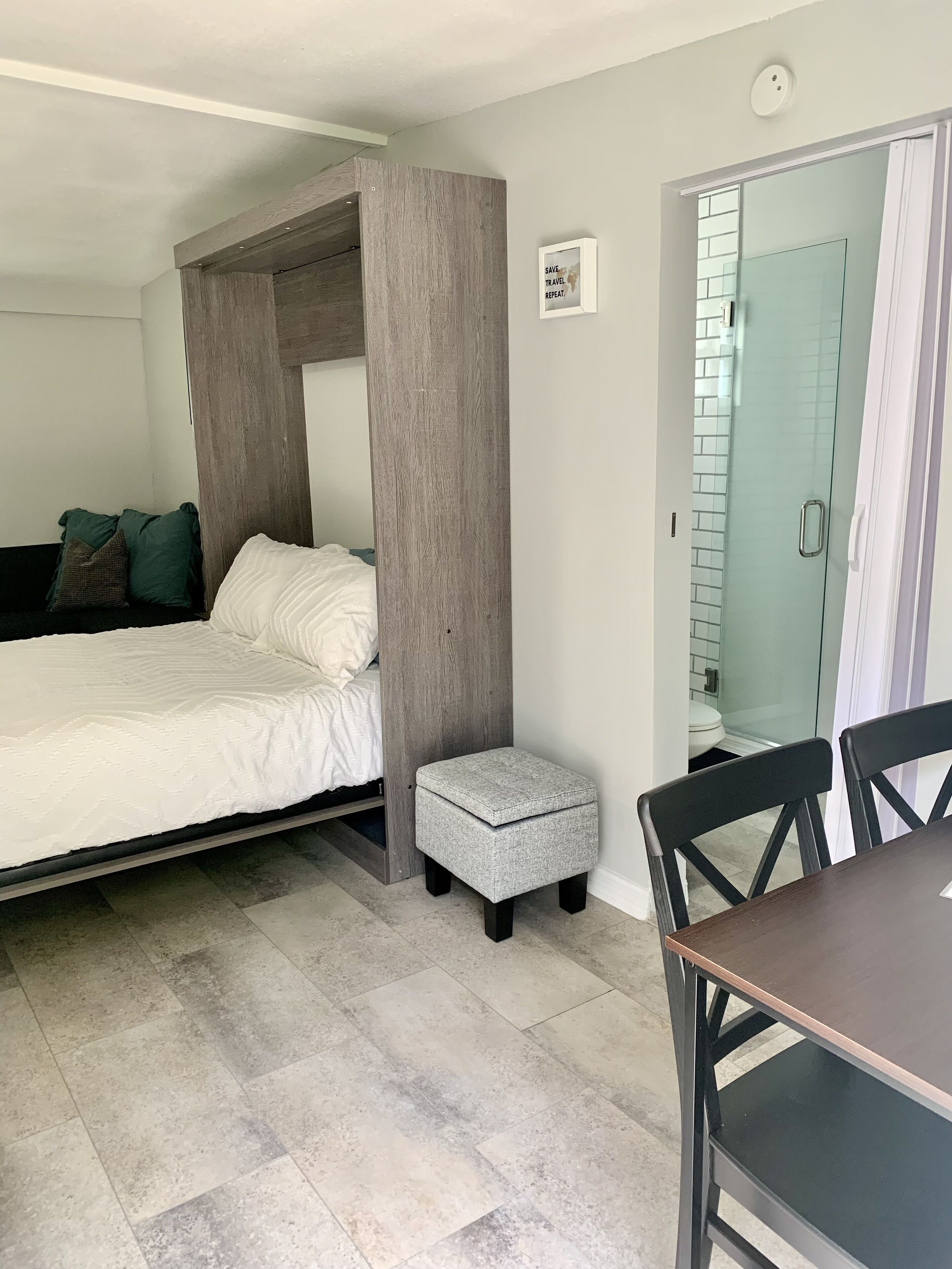 Työpöytä, silitysrauta/-lauta, vauvan matkasänky, ilmainen Wi-Fi