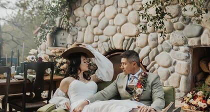 Cozy Barn Loft Apartment. Perfect for Couples, Hunters, and more!