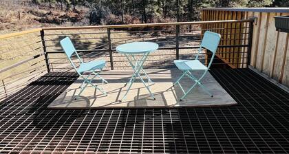 Cozy Barn Loft Apartment. Perfect for Couples, Hunters, and more!