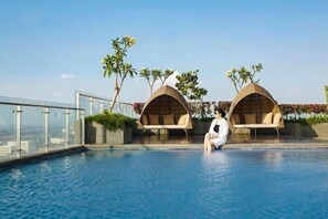 Outdoor pool - Louis Kienne Hotel Pemuda (Semarang)