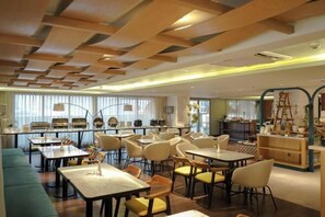 Restaurant - Louis Kienne Hotel Pemuda (Semarang)