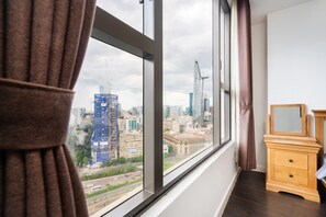 Luxury-Dreibettzimmer, 3 Schlafzimmer | 2 Schlafzimmer, Verdunkelungsvorhänge, Bügeleisen/Bügelbrett