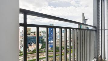 Luxury Triple Room, 3 Bedrooms | Pemandangan balkoni