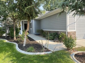 Exterior - Outstanding newly updated home in upscale, desirable neighborhood! (Garden City)