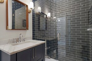 Douche, serviettes fournies