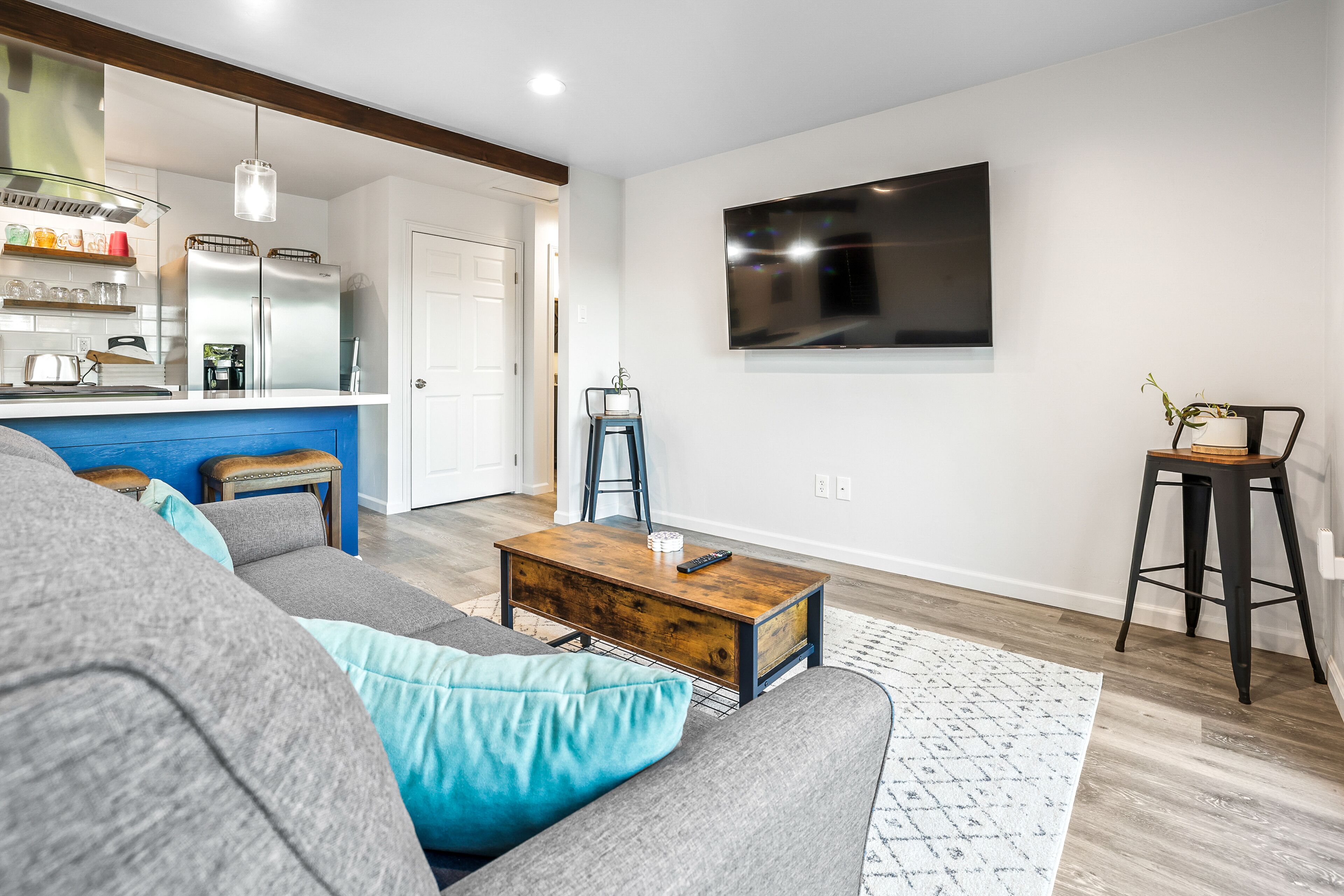 Adorable, dog-friendly cottage with yard, grill, AC & W/D - near vineyards