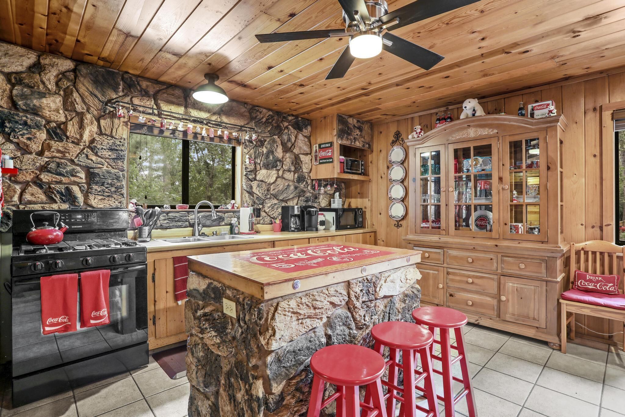 Cozy Bear Cottage | Secluded gem w/4 bedrooms in Christopher Creek!