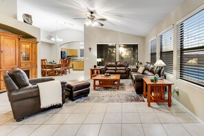 TV, books - Stunning home with mountain views, pool, fast WiFi, central AC & W/D (Mesa)