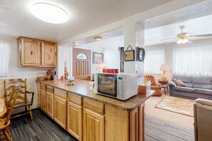 Unclassified image, 2 of 20, button