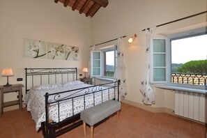 2 bedrooms, bed sheets - Ginepro Grillo, Camaiore, Italy (Camaiore)