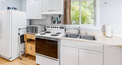 Private, quiet, dog-friendly home with firepit, 1/4 mile from Heceta Beach
