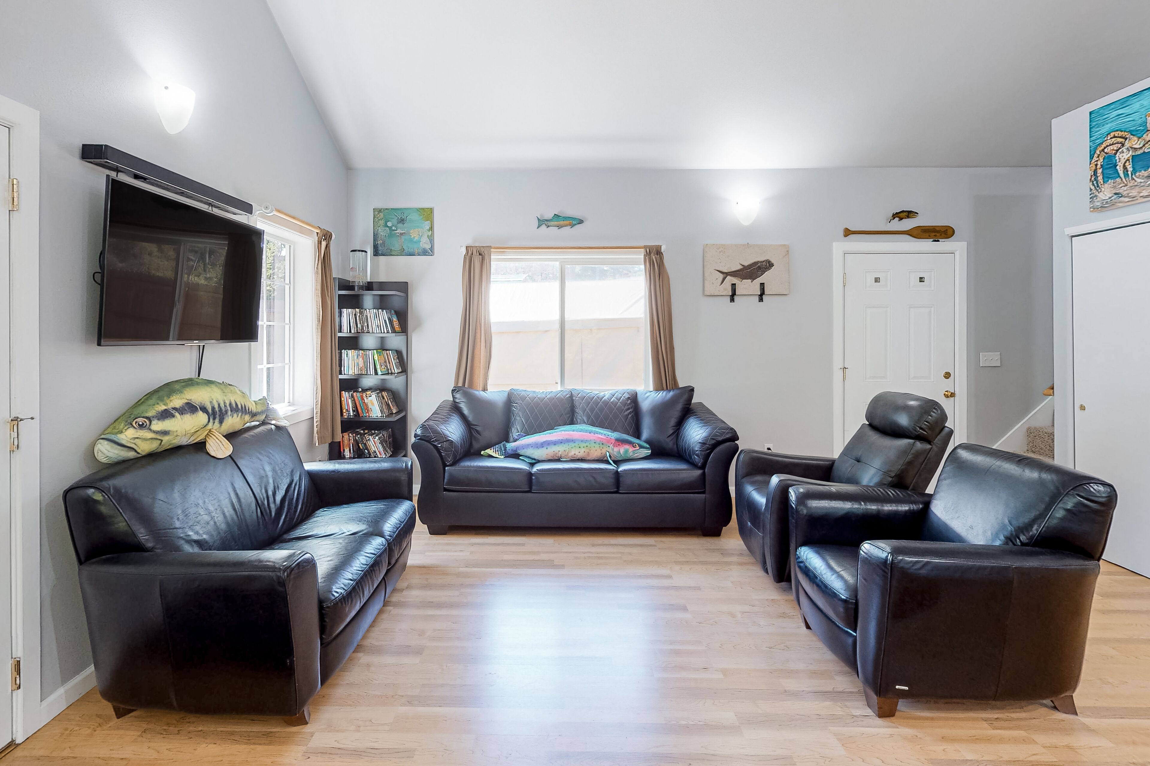 Private, quiet, dog-friendly home with firepit, 1/4 mile from Heceta Beach