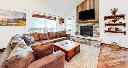 Ski straight to the lift—hot tub, pool & balcony for après-ski