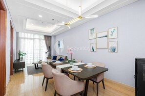 Apartment | Dining room - SKYE by Kozystay (Jakarta)