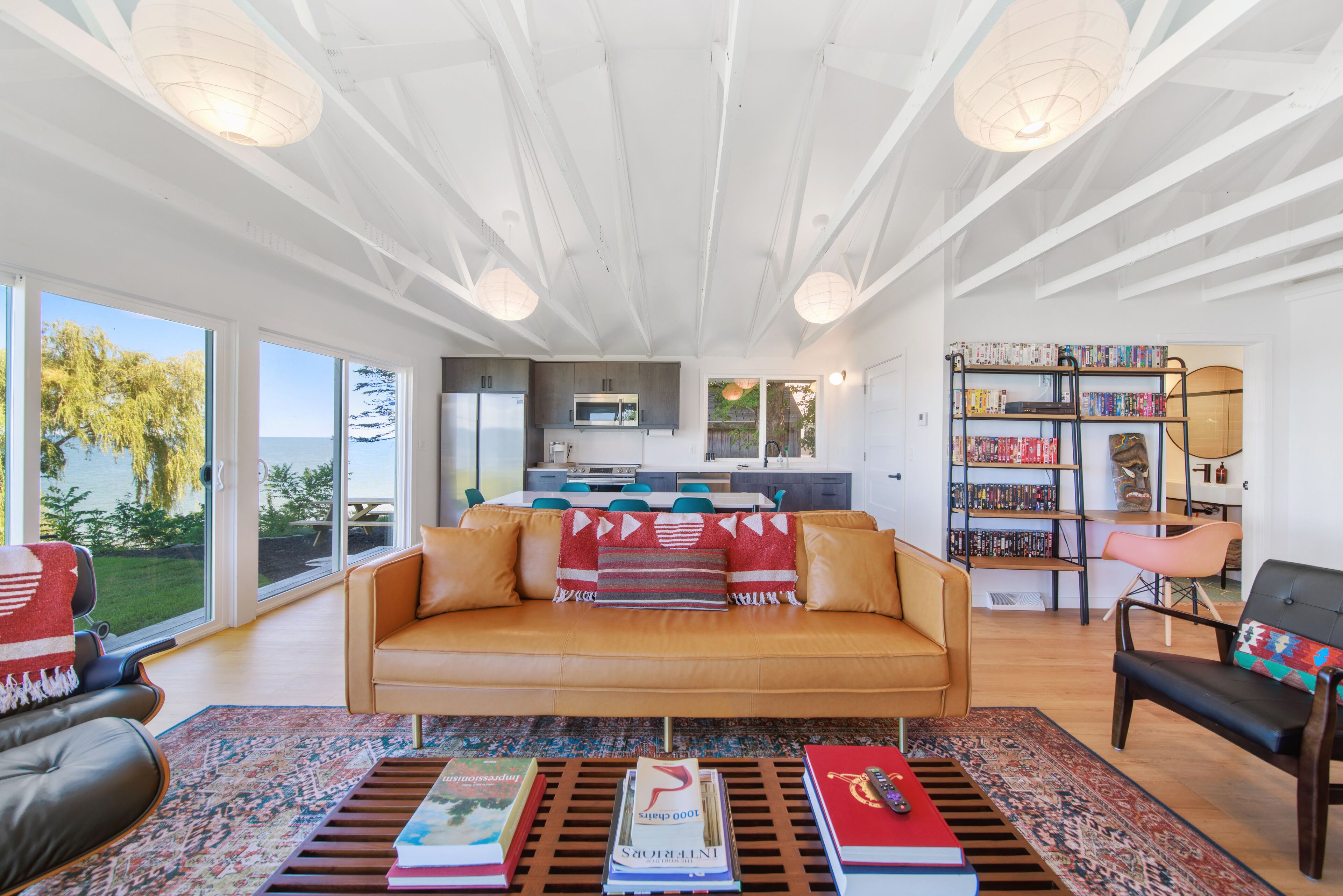 Breathtaking Modern Lakefront Cottage