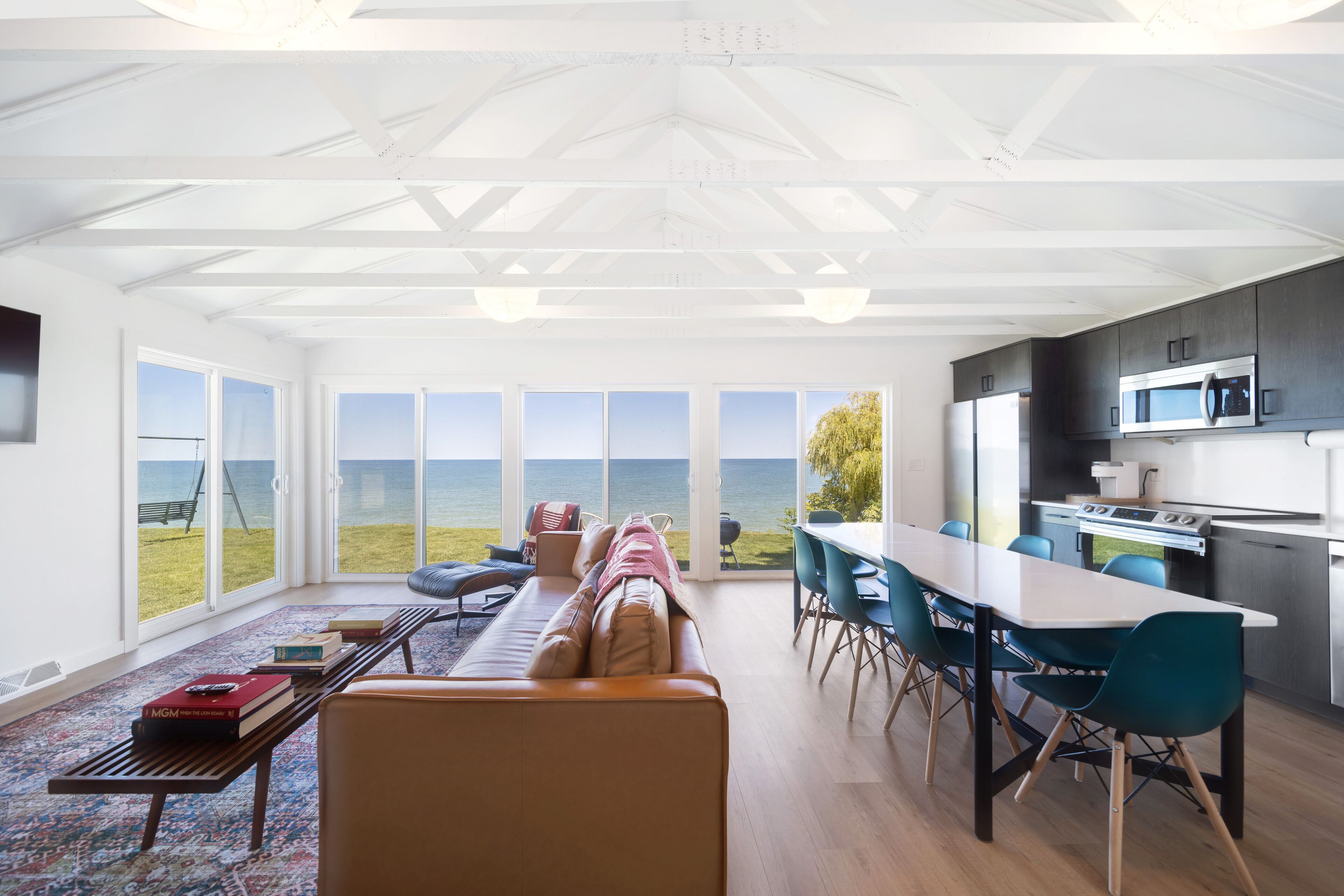 Breathtaking Modern Lakefront Cottage