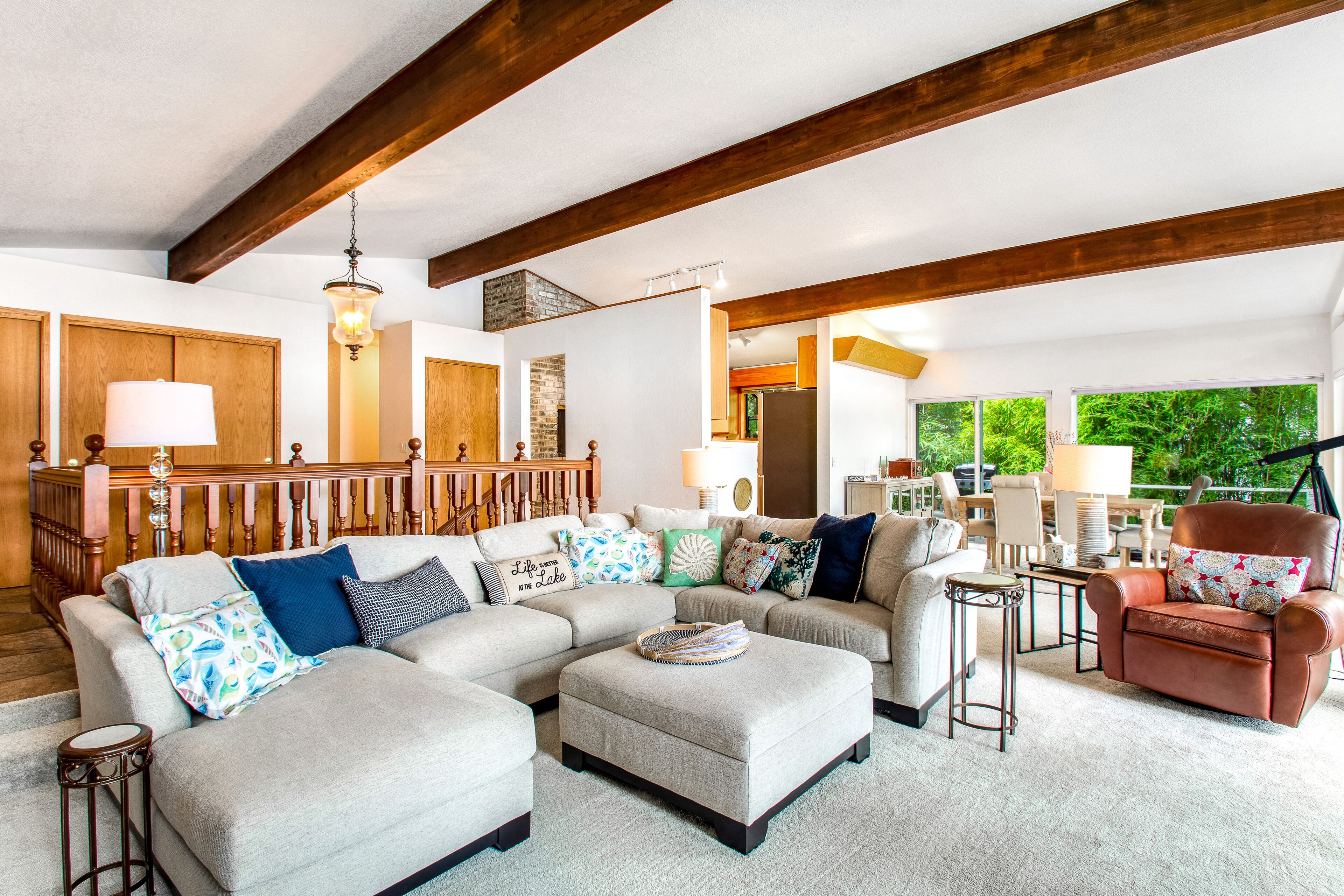 Lakefront home with private dock, paddleboat, fast WiFi, deck, grill & W/D