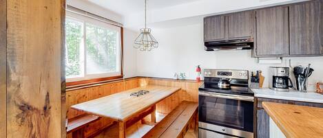 雪櫃、微波爐、焗爐、爐具