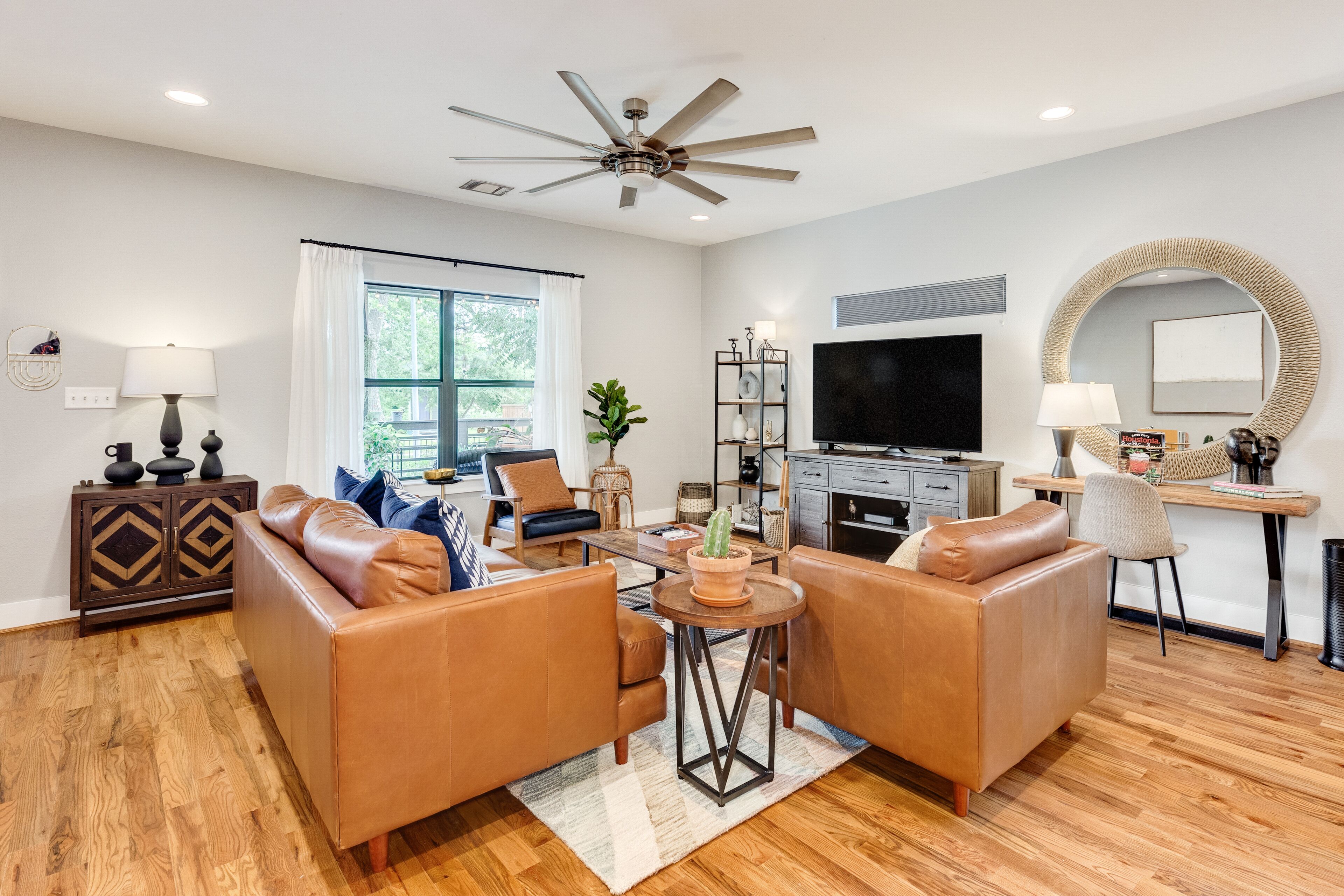 Stylish dog-friendly home minutes from downtown with central AC & washer/dryer