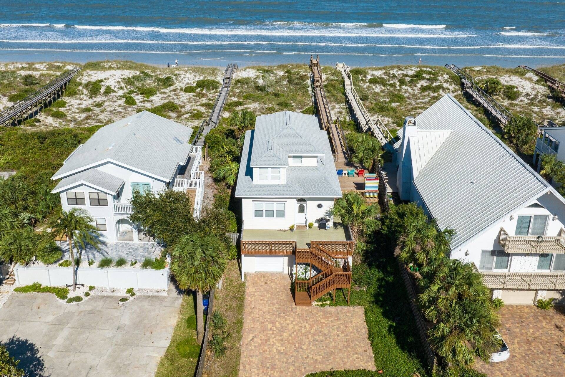 Magnificent Beachfront! Huge Deck w/Ocean Views and Breezes, Private Beach Access, Family Friendly
