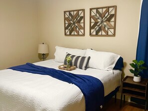 4 bedrooms, iron/ironing board, WiFi, bed sheets