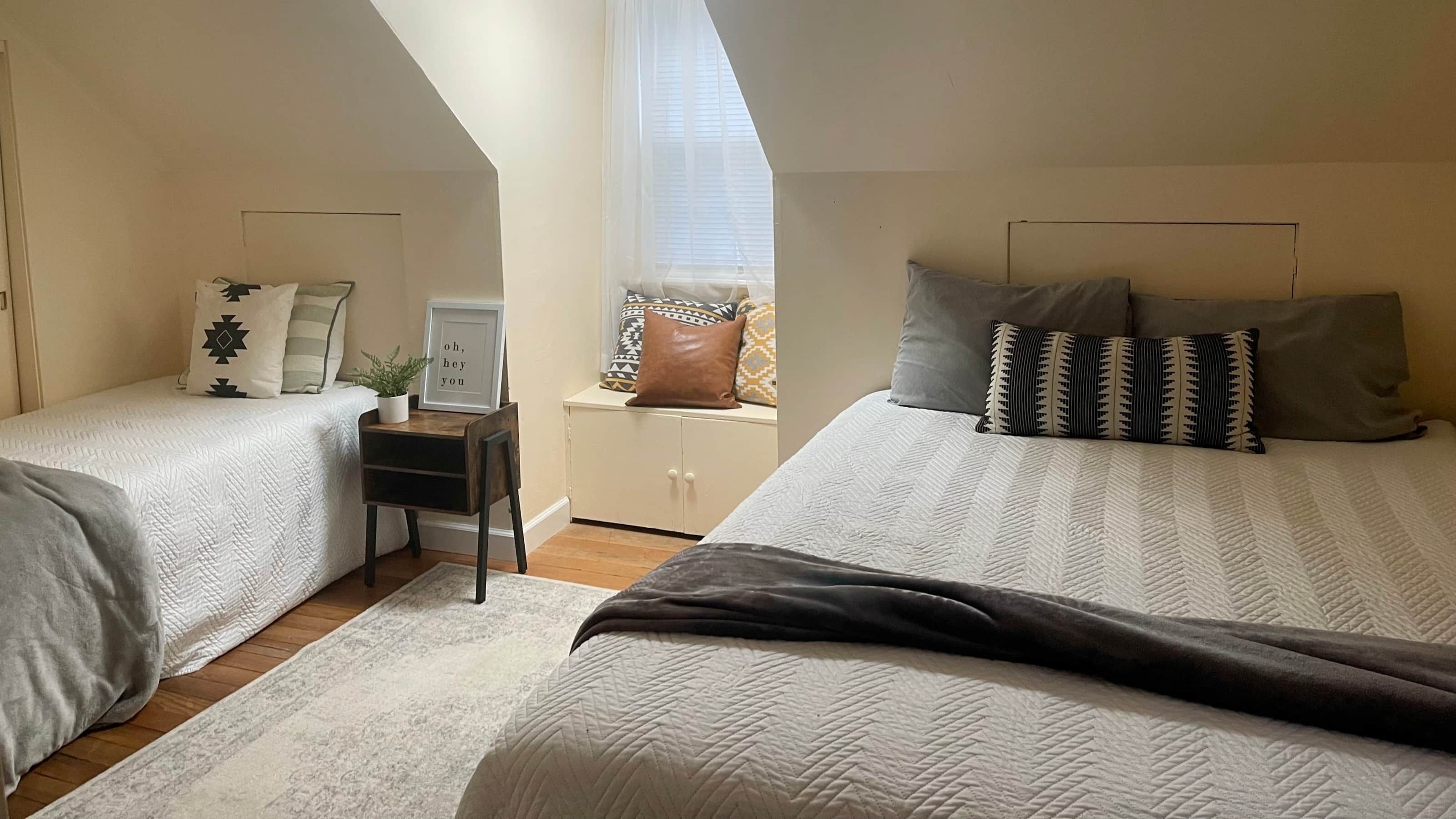 4 habitaciones, tabla de planchar con plancha, wifi y ropa de cama 