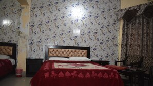 Double Room | Laptop workspace, WiFi (free)