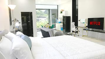 1 bedroom, desk, free WiFi, bed sheets