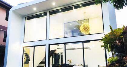 Spacious Private Suite 2 King Beds, 2 en-suite. bathrooms, Chiang Mai City