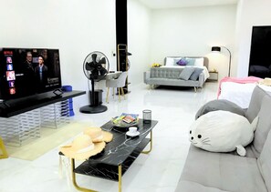 1 bedroom, desk, free WiFi, bed sheets