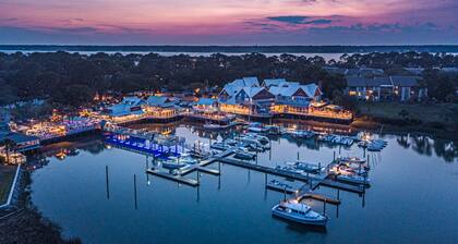 1712 Bluff Villa is conveniently Located in South Beach Marina and is newly remodeled!