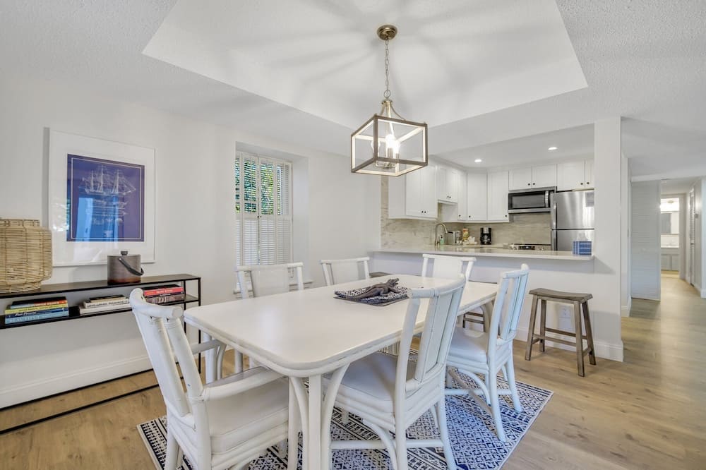 1712 Bluff Villa is conveniently Located in South Beach Marina and is newly remodeled!