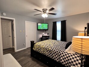 3 habitaciones, escritorio, tabla de planchar con plancha y wifi gratis 