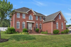 Exterior - American Colonial House near beach waterfront & shopping center (Virginia Beach)