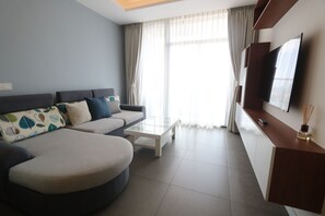 Chambre triple supérieure | Bureau, literie fournie